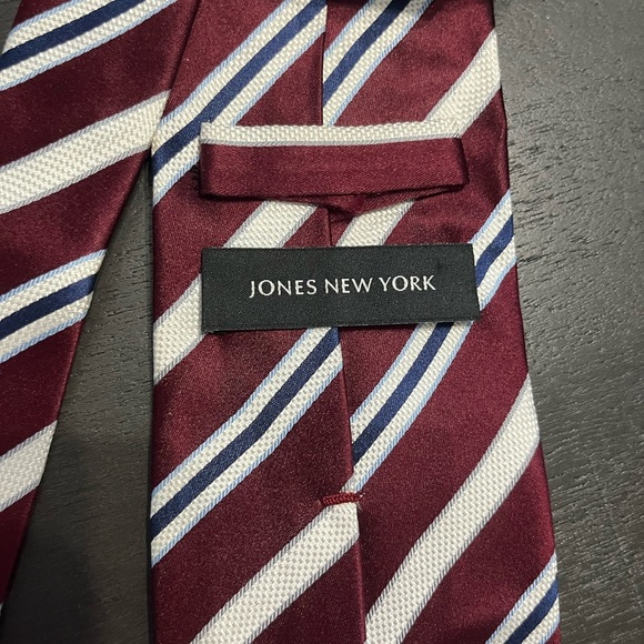 Jones New York Silk Tie Maroon With Navy & White Stripes Classic Buisness tie - Picture 3 of 5